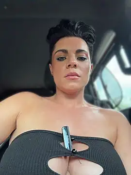 Snapshot of LukeLouHarvey chatting on May 1, 2026, 5:23 am LukeLouHarvey online show from May 1, 2026, 5:23 am