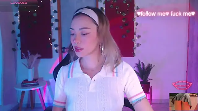 Snapshot of sakura_beauty chatting on November 2, 2025, 4:39 am sakura beauty online show from November 2, 2025, 4:39 am