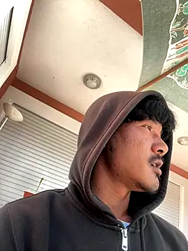 juniiorre online show from October 12, 2025, 9:32 am