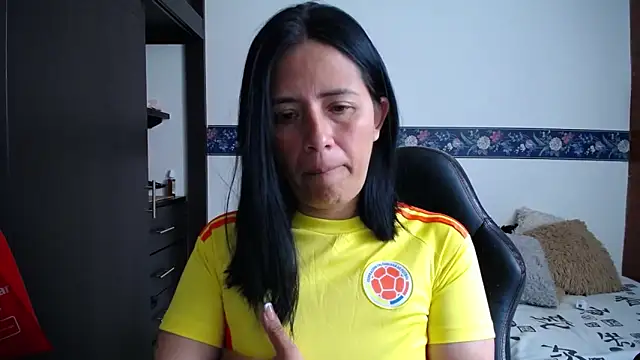 Snapshot of sharoon_cheerry chatting on November 18, 2025, 3:15 pm sharoon cheerry online show from November 18, 2025, 3:15 pm