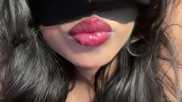 Snapshot of Hottie_ishuu chatting on April 3, 2026, 7:42 pm Hottie ishuu online show from April 3, 2026, 7:42 pm