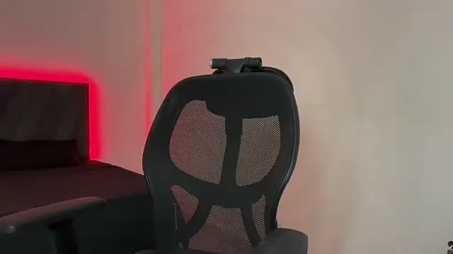 Snapshot of Hottie_ishuu chatting on March 11, 2026, 6:57 pm Hottie ishuu online show from March 11, 2026, 6:57 pm