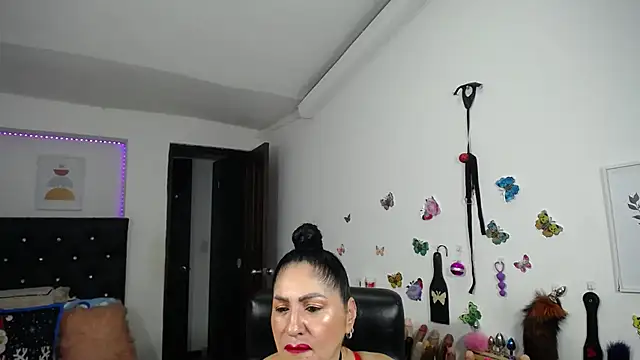 Snapshot of mature_bigboobs10 chatting on November 2, 2025, 3:55 am mature bigboobs10 online show from November 2, 2025, 3:55 am