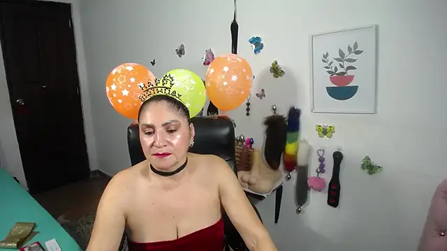 Snapshot of mature_bigboobs10 chatting on December 5, 2025, 4:11 am mature bigboobs10 online show from December 5, 2025, 4:11 am