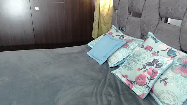 sara hott 1 online show from July 22, 2026, 3:25 pm