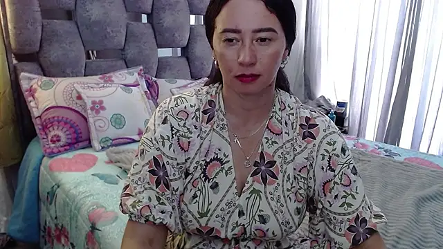 Snapshot of sara_hott_1 chatting on November 9, 2025, 3:05 pm sara hott 1 online show from November 9, 2025, 3:05 pm