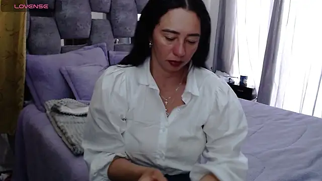 Snapshot of sara_hott_1 chatting on October 24, 2025, 5:12 pm sara hott 1 online show from October 24, 2025, 5:12 pm