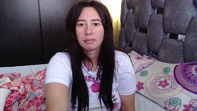 Snapshot of sara_hott_1 chatting on June 10, 2026, 2:29 pm sara hott 1 online show from June 10, 2026, 2:29 pm