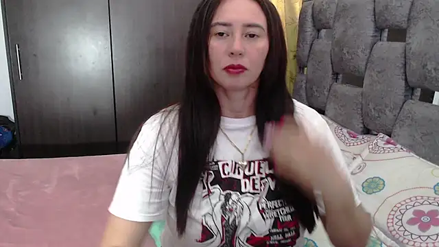 Snapshot of sara_hott_1 chatting on June 4, 2026, 6:56 pm sara hott 1 online show from June 4, 2026, 6:56 pm