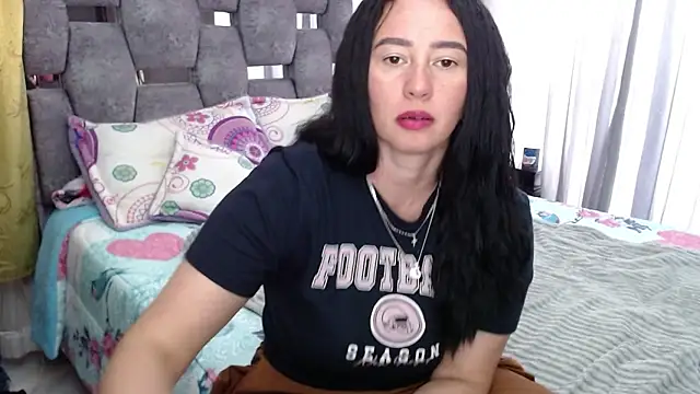 Snapshot of sara_hott_1 chatting on November 8, 2025, 6:33 pm sara hott 1 online show from November 8, 2025, 6:33 pm