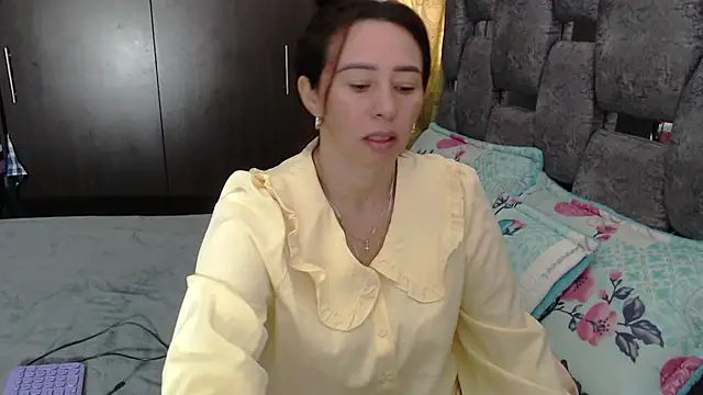 sara hott 1 online show from July 19, 2026, 3:09 pm