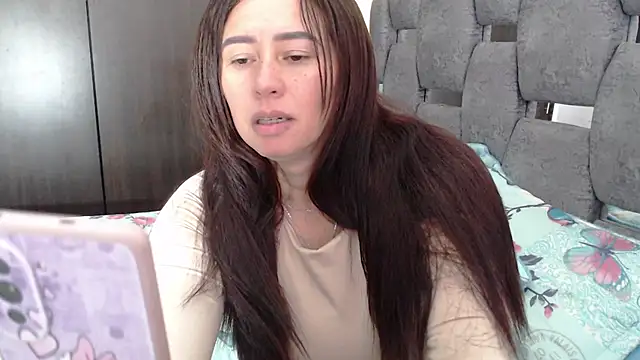 sara hott 1 online show from July 9, 2026, 3:33 pm