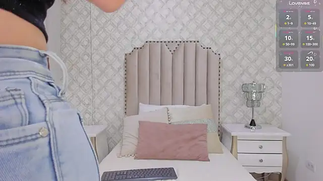 Pia Johnson  online show from January 16, 2026, 11:36 am