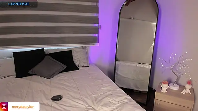 MERIDA TAYLOR online show from January 9, 2026, 1:29 pm