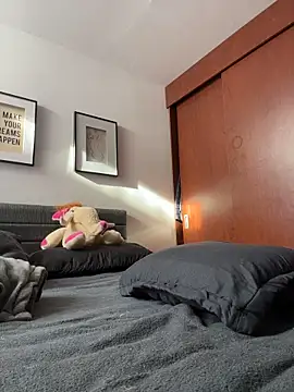 Snapshot of J_loren chatting on March 11, 2026, 9:42 pm J loren online show from March 11, 2026, 9:42 pm