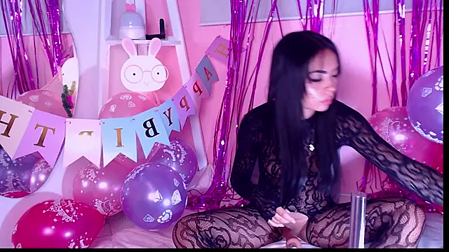 Snapshot of Sweet_Susie_ chatting on November 18, 2025, 8:56 pm Sweet Susie online show from November 18, 2025, 8:56 pm