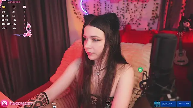 Snapshot of How2Meow chatting on July 7, 2026, 5:27 pm How2Meow online show from July 7, 2026, 5:27 pm
