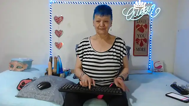 loquitaqueen011 online show from July 12, 2026, 6:09 pm