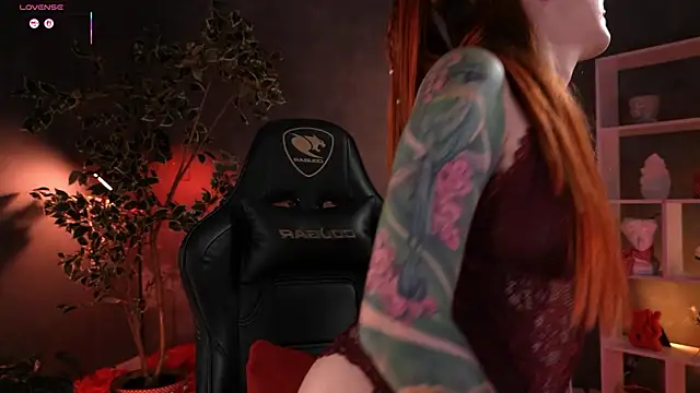 RedJasmine  online show from February 12, 2026, 11:04 pm