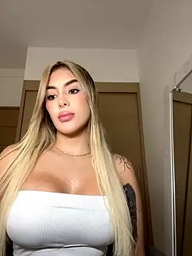 Snapshot of mi_suk11 chatting on December 5, 2025, 5:55 pm mi suk11 online show from December 5, 2025, 5:55 pm