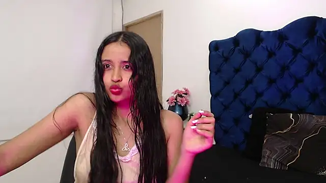 Snapshot of Lili666_ chatting on October 17, 2025, 3:10 am Lili666 online show from October 17, 2025, 3:10 am