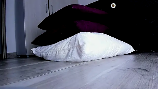 Skarleth69 online show from October 21, 2025, 2:55 am