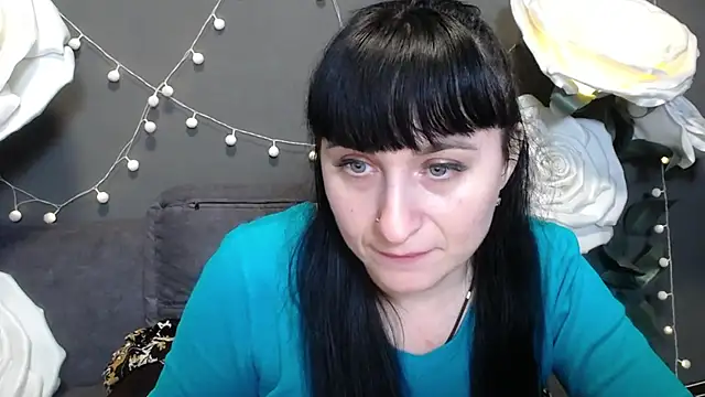 NinaFlawlees online show from November 27, 2025, 1:22 pm