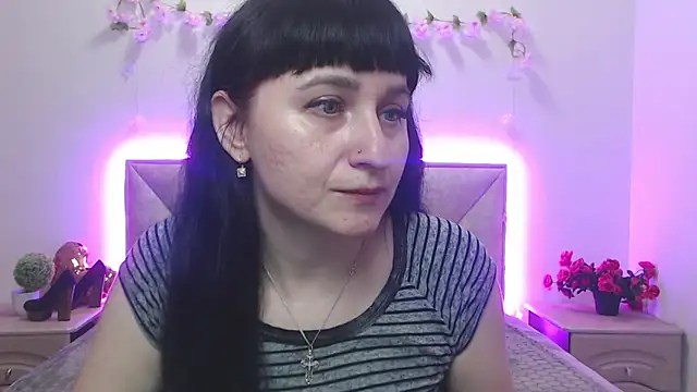 NinaFlawlees online show from May 14, 2026, 12:13 pm
