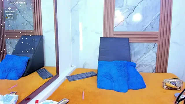 Snapshot of HannyMansonh chatting on December 14, 2025, 3:57 am HannyMansonh online show from December 14, 2025, 3:57 am