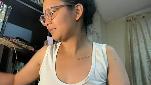 Snapshot of Hathorlove chatting on June 16, 2026, 2:11 am Hathorlove online show from June 16, 2026, 2:11 am
