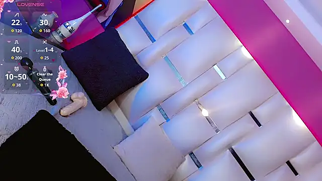 Snapshot of BimboCurvyy chatting on December 3, 2025, 6:25 am BimboCurvyy online show from December 3, 2025, 6:25 am