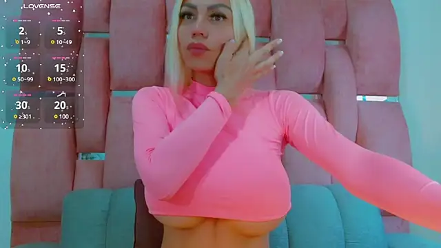 Snapshot of BimboCurvyy chatting on December 15, 2024, 9:53 pm BimboCurvyy online show from December 15, 2024, 9:53 pm