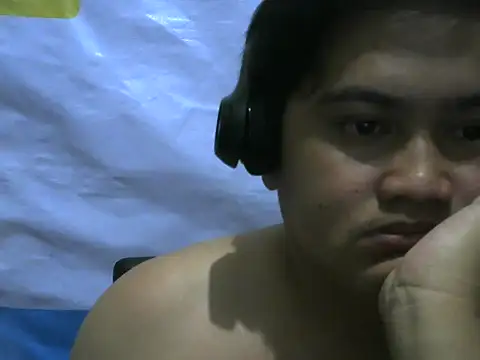 Yummy Tommy21 online show from September 29, 2025, 7:08 pm