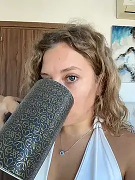 Snapshot of MileySummer chatting on October 27, 2025, 9:32 am MileySummer online show from October 27, 2025, 9:32 am