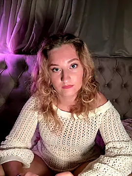 Snapshot of MileySummer chatting on December 5, 2025, 3:10 pm MileySummer online show from December 5, 2025, 3:10 pm