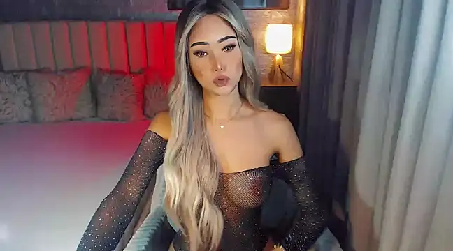Snapshot of Miss_Amandaversace chatting on January 28, 2025, 7:10 pm Miss Amandaversace online show from January 28, 2025, 7:10 pm