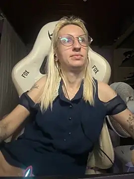 bunnydark00 online show from November 23, 2025, 2:32 am