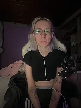 bunnydark00 online show from May 23, 2026, 4:33 am