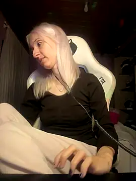 bunnydark00 online show from October 20, 2025, 12:13 am