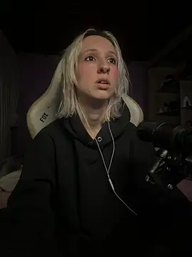 bunnydark00 online show from May 30, 2026, 2:40 am