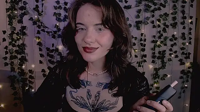 Snapshot of risha_laas chatting on October 17, 2025, 8:10 pm risha laas online show from October 17, 2025, 8:10 pm