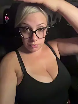 EvaWelly online show from June 27, 2026, 8:26 pm