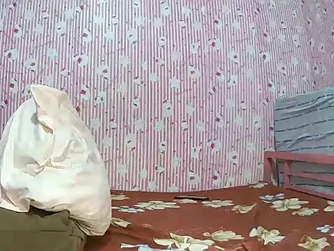 Snapshot of shaira4u chatting on October 25, 2025, 12:04 pm shaira4u online show from October 25, 2025, 12:04 pm