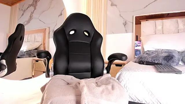 Snapshot of Naughty__Mom chatting on July 19, 2026, 2:31 am Naughty Mom online show from July 19, 2026, 2:31 am