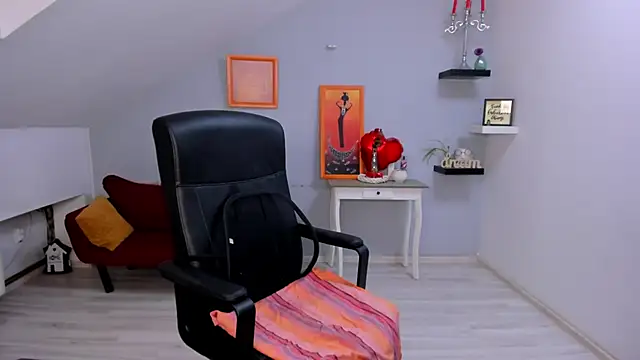 LollaGirl online show from February 19, 2026, 4:20 am