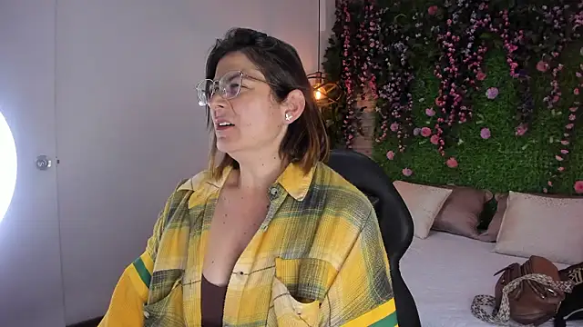 SarahDeyvis online show from March 19, 2026, 3:17 am