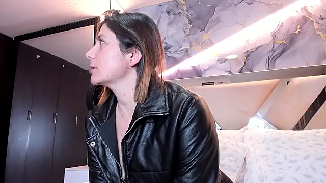 SarahDeyvis online show from March 7, 2026, 3:35 am