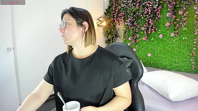 SarahDeyvis online show from January 16, 2026, 3:49 pm