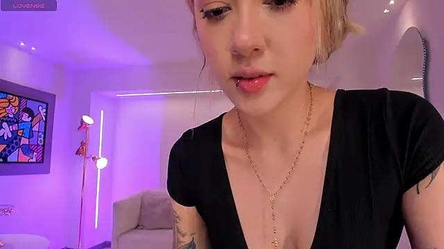 EveBensonX online show from October 13, 2025, 12:29 pm