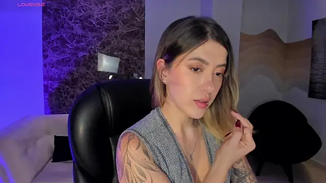 EveBensonX online show from June 25, 2026, 8:03 pm